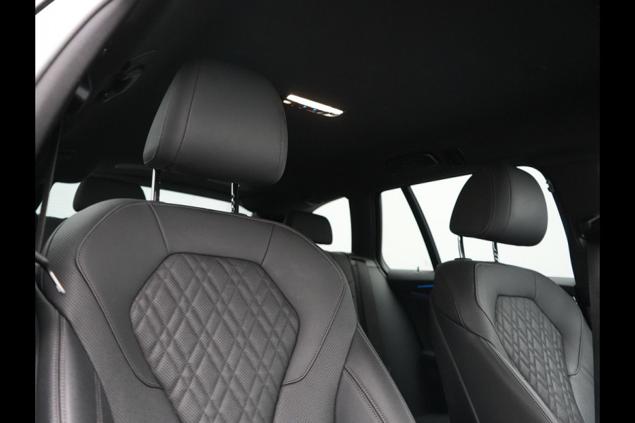 BMW 5 Serie Touring 530e M Sport PHEV 293pk Dealer O.H. | Trekhaak Af Fabriek | Adaptive Cruise | Head Up | Laser LED | Harman / Kardon | Camera | Lederen Sportstoelen & Stuur Verwarmd | Sfeerverlichting | Keyless | Blis | Apple Carplay | DAB | 18"L.M | Plug In Hybrid |