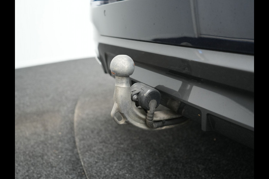 BMW 5 Serie Touring 530e M Sport PHEV 293pk Dealer O.H. | Trekhaak Af Fabriek | Adaptive Cruise | Head Up | Laser LED | Harman / Kardon | Camera | Lederen Sportstoelen & Stuur Verwarmd | Sfeerverlichting | Keyless | Blis | Apple Carplay | DAB | 18"L.M | Plug In Hybrid |