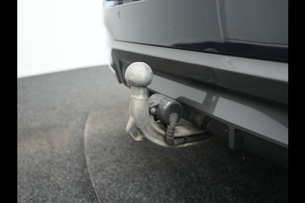 BMW 5 Serie Touring 530e M Sport PHEV 293pk Dealer O.H. | Trekhaak Af Fabriek | Adaptive Cruise | Head Up | Laser LED | Harman / Kardon | Camera | Lederen Sportstoelen & Stuur Verwarmd | Sfeerverlichting | Keyless | Blis | Apple Carplay | DAB | 18"L.M | Plug In Hybrid |