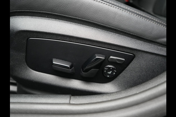 BMW 5 Serie Touring 530e M Sport PHEV 293pk Dealer O.H. | Trekhaak Af Fabriek | Adaptive Cruise | Head Up | Laser LED | Harman / Kardon | Camera | Lederen Sportstoelen & Stuur Verwarmd | Sfeerverlichting | Keyless | Blis | Apple Carplay | DAB | 18"L.M | Plug In Hybrid |