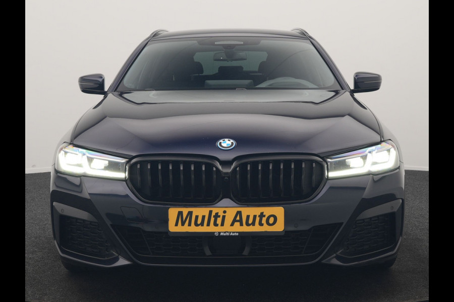 BMW 5 Serie Touring 530e M Sport PHEV 293pk Dealer O.H. | Trekhaak Af Fabriek | Adaptive Cruise | Head Up | Laser LED | Harman / Kardon | Camera | Lederen Sportstoelen & Stuur Verwarmd | Sfeerverlichting | Keyless | Blis | Apple Carplay | DAB | 18"L.M | Plug In Hybrid |