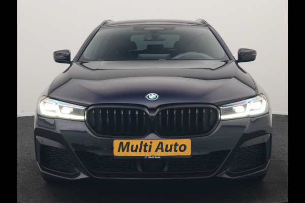 BMW 5 Serie Touring 530e M Sport PHEV 293pk Dealer O.H. | Trekhaak Af Fabriek | Adaptive Cruise | Head Up | Laser LED | Harman / Kardon | Camera | Lederen Sportstoelen & Stuur Verwarmd | Sfeerverlichting | Keyless | Blis | Apple Carplay | DAB | 18"L.M | Plug In Hybrid |