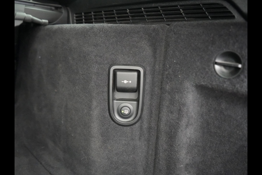 BMW 5 Serie Touring 530e M Sport PHEV 293pk Dealer O.H. | Trekhaak Af Fabriek | Adaptive Cruise | Head Up | Laser LED | Harman / Kardon | Camera | Lederen Sportstoelen & Stuur Verwarmd | Sfeerverlichting | Keyless | Blis | Apple Carplay | DAB | 18"L.M | Plug In Hybrid |