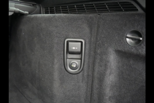 BMW 5 Serie Touring 530e M Sport PHEV 293pk Dealer O.H. | Trekhaak Af Fabriek | Adaptive Cruise | Head Up | Laser LED | Harman / Kardon | Camera | Lederen Sportstoelen & Stuur Verwarmd | Sfeerverlichting | Keyless | Blis | Apple Carplay | DAB | 18"L.M | Plug In Hybrid |