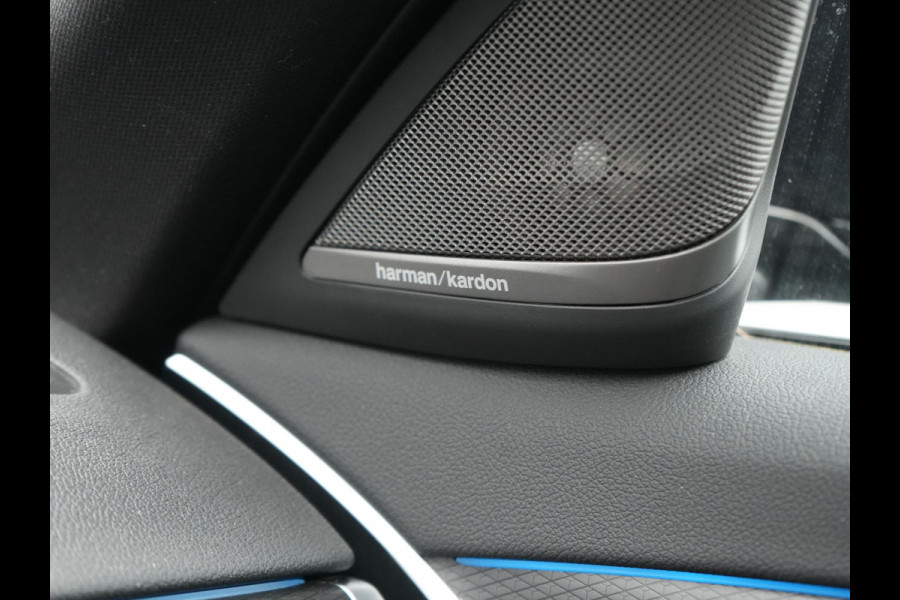 BMW 5 Serie Touring 530e M Sport PHEV 293pk Dealer O.H. | Trekhaak Af Fabriek | Adaptive Cruise | Head Up | Laser LED | Harman / Kardon | Camera | Lederen Sportstoelen & Stuur Verwarmd | Sfeerverlichting | Keyless | Blis | Apple Carplay | DAB | 18"L.M | Plug In Hybrid |