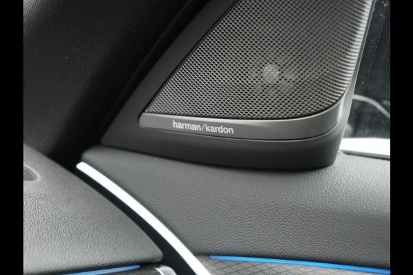 BMW 5 Serie Touring 530e M Sport PHEV 293pk Dealer O.H. | Trekhaak Af Fabriek | Adaptive Cruise | Head Up | Laser LED | Harman / Kardon | Camera | Lederen Sportstoelen & Stuur Verwarmd | Sfeerverlichting | Keyless | Blis | Apple Carplay | DAB | 18"L.M | Plug In Hybrid |