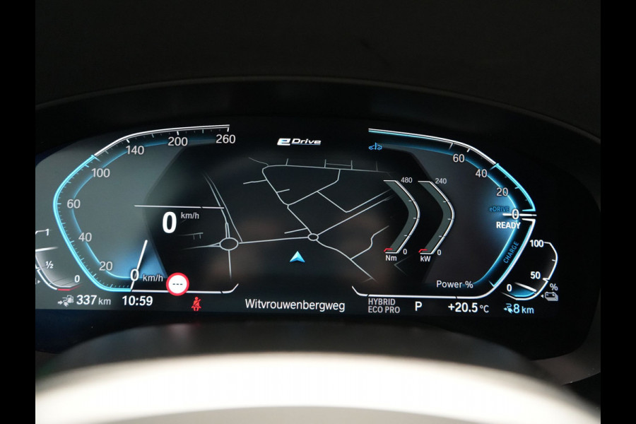 BMW 5 Serie Touring 530e M Sport PHEV 293pk Dealer O.H. | Trekhaak Af Fabriek | Adaptive Cruise | Head Up | Laser LED | Harman / Kardon | Camera | Lederen Sportstoelen & Stuur Verwarmd | Sfeerverlichting | Keyless | Blis | Apple Carplay | DAB | 18"L.M | Plug In Hybrid |
