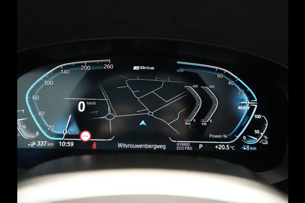BMW 5 Serie Touring 530e M Sport PHEV 293pk Dealer O.H. | Trekhaak Af Fabriek | Adaptive Cruise | Head Up | Laser LED | Harman / Kardon | Camera | Lederen Sportstoelen & Stuur Verwarmd | Sfeerverlichting | Keyless | Blis | Apple Carplay | DAB | 18"L.M | Plug In Hybrid |