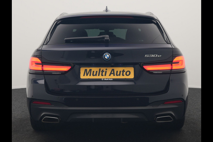 BMW 5 Serie Touring 530e M Sport PHEV 293pk Dealer O.H. | Trekhaak Af Fabriek | Adaptive Cruise | Head Up | Laser LED | Harman / Kardon | Camera | Lederen Sportstoelen & Stuur Verwarmd | Sfeerverlichting | Keyless | Blis | Apple Carplay | DAB | 18"L.M | Plug In Hybrid |