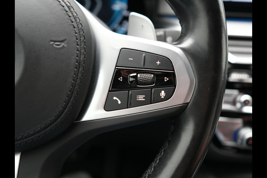 BMW 5 Serie Touring 530e M Sport PHEV 293pk Dealer O.H. | Trekhaak Af Fabriek | Adaptive Cruise | Head Up | Laser LED | Harman / Kardon | Camera | Lederen Sportstoelen & Stuur Verwarmd | Sfeerverlichting | Keyless | Blis | Apple Carplay | DAB | 18"L.M | Plug In Hybrid |