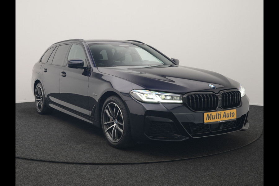 BMW 5 Serie Touring 530e M Sport PHEV 293pk Dealer O.H. | Trekhaak Af Fabriek | Adaptive Cruise | Head Up | Laser LED | Harman / Kardon | Camera | Lederen Sportstoelen & Stuur Verwarmd | Sfeerverlichting | Keyless | Blis | Apple Carplay | DAB | 18"L.M | Plug In Hybrid |