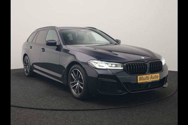 BMW 5 Serie Touring 530e M Sport PHEV 293pk Dealer O.H. | Trekhaak Af Fabriek | Adaptive Cruise | Head Up | Laser LED | Harman / Kardon | Camera | Lederen Sportstoelen & Stuur Verwarmd | Sfeerverlichting | Keyless | Blis | Apple Carplay | DAB | 18"L.M | Plug In Hybrid |