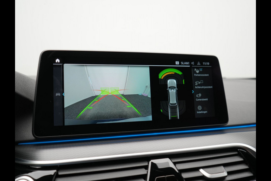 BMW 5 Serie Touring 530e M Sport PHEV 293pk Dealer O.H. | Trekhaak Af Fabriek | Adaptive Cruise | Head Up | Laser LED | Harman / Kardon | Camera | Lederen Sportstoelen & Stuur Verwarmd | Sfeerverlichting | Keyless | Blis | Apple Carplay | DAB | 18"L.M | Plug In Hybrid |
