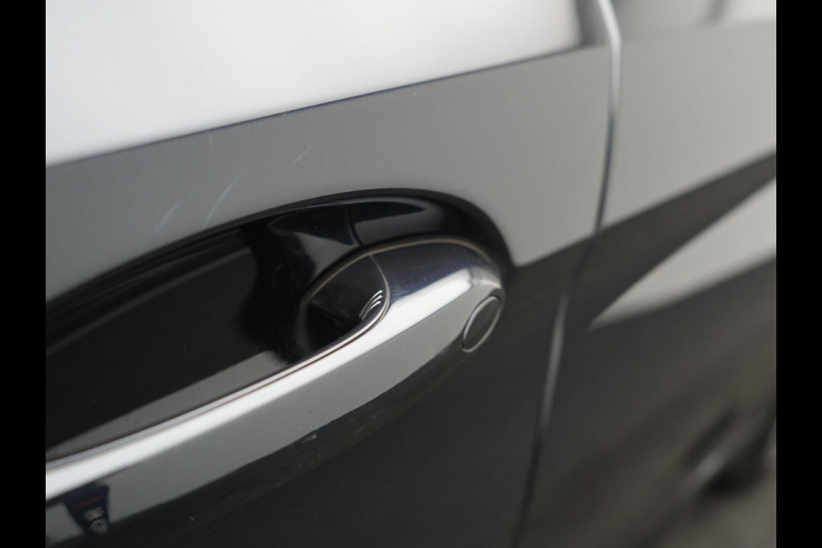 BMW 5 Serie Touring 530e M Sport PHEV 293pk Dealer O.H. | Trekhaak Af Fabriek | Adaptive Cruise | Head Up | Laser LED | Harman / Kardon | Camera | Lederen Sportstoelen & Stuur Verwarmd | Sfeerverlichting | Keyless | Blis | Apple Carplay | DAB | 18"L.M | Plug In Hybrid |