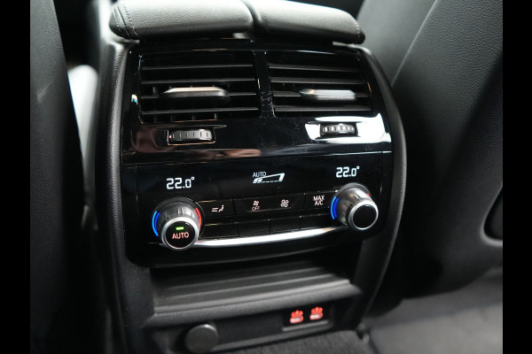 BMW 5 Serie Touring 530e M Sport PHEV 293pk Dealer O.H. | Trekhaak Af Fabriek | Adaptive Cruise | Head Up | Laser LED | Harman / Kardon | Camera | Lederen Sportstoelen & Stuur Verwarmd | Sfeerverlichting | Keyless | Blis | Apple Carplay | DAB | 18"L.M | Plug In Hybrid |