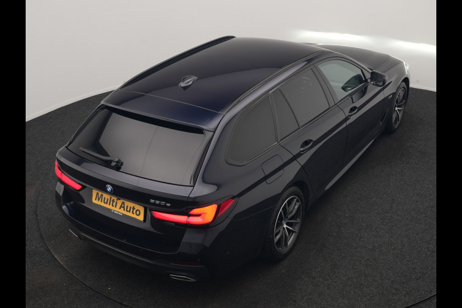 BMW 5 Serie Touring 530e M Sport PHEV 293pk Dealer O.H. | Trekhaak Af Fabriek | Adaptive Cruise | Head Up | Laser LED | Harman / Kardon | Camera | Lederen Sportstoelen & Stuur Verwarmd | Sfeerverlichting | Keyless | Blis | Apple Carplay | DAB | 18"L.M | Plug In Hybrid |