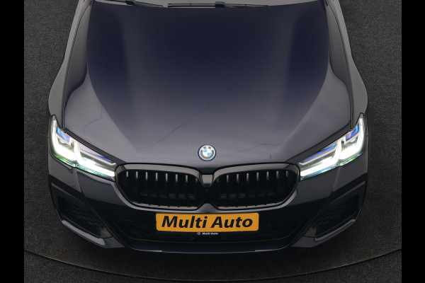 BMW 5 Serie Touring 530e M Sport PHEV 293pk Dealer O.H. | Trekhaak Af Fabriek | Adaptive Cruise | Head Up | Laser LED | Harman / Kardon | Camera | Lederen Sportstoelen & Stuur Verwarmd | Sfeerverlichting | Keyless | Blis | Apple Carplay | DAB | 18"L.M | Plug In Hybrid |