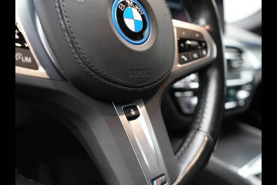 BMW 5 Serie Touring 530e M Sport PHEV 293pk Dealer O.H. | Trekhaak Af Fabriek | Adaptive Cruise | Head Up | Laser LED | Harman / Kardon | Camera | Lederen Sportstoelen & Stuur Verwarmd | Sfeerverlichting | Keyless | Blis | Apple Carplay | DAB | 18"L.M | Plug In Hybrid |