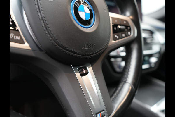 BMW 5 Serie Touring 530e M Sport PHEV 293pk Dealer O.H. | Trekhaak Af Fabriek | Adaptive Cruise | Head Up | Laser LED | Harman / Kardon | Camera | Lederen Sportstoelen & Stuur Verwarmd | Sfeerverlichting | Keyless | Blis | Apple Carplay | DAB | 18"L.M | Plug In Hybrid |