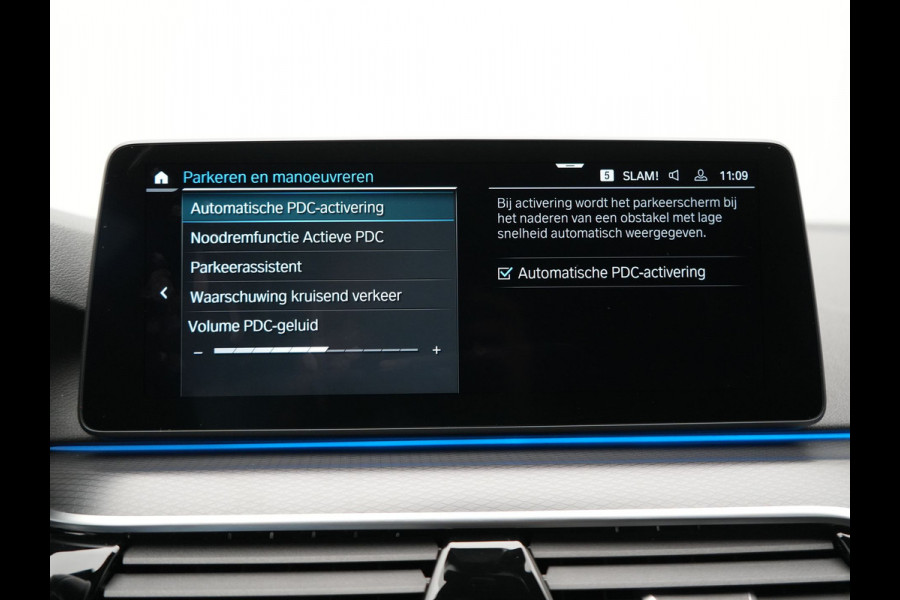 BMW 5 Serie Touring 530e M Sport PHEV 293pk Dealer O.H. | Trekhaak Af Fabriek | Adaptive Cruise | Head Up | Laser LED | Harman / Kardon | Camera | Lederen Sportstoelen & Stuur Verwarmd | Sfeerverlichting | Keyless | Blis | Apple Carplay | DAB | 18"L.M | Plug In Hybrid |