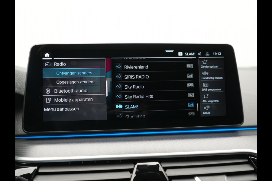 BMW 5 Serie Touring 530e M Sport PHEV 293pk Dealer O.H. | Trekhaak Af Fabriek | Adaptive Cruise | Head Up | Laser LED | Harman / Kardon | Camera | Lederen Sportstoelen & Stuur Verwarmd | Sfeerverlichting | Keyless | Blis | Apple Carplay | DAB | 18"L.M | Plug In Hybrid |