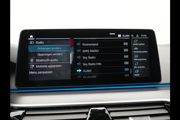 BMW 5 Serie Touring 530e M Sport PHEV 293pk Dealer O.H. | Trekhaak Af Fabriek | Adaptive Cruise | Head Up | Laser LED | Harman / Kardon | Camera | Lederen Sportstoelen & Stuur Verwarmd | Sfeerverlichting | Keyless | Blis | Apple Carplay | DAB | 18"L.M | Plug In Hybrid |