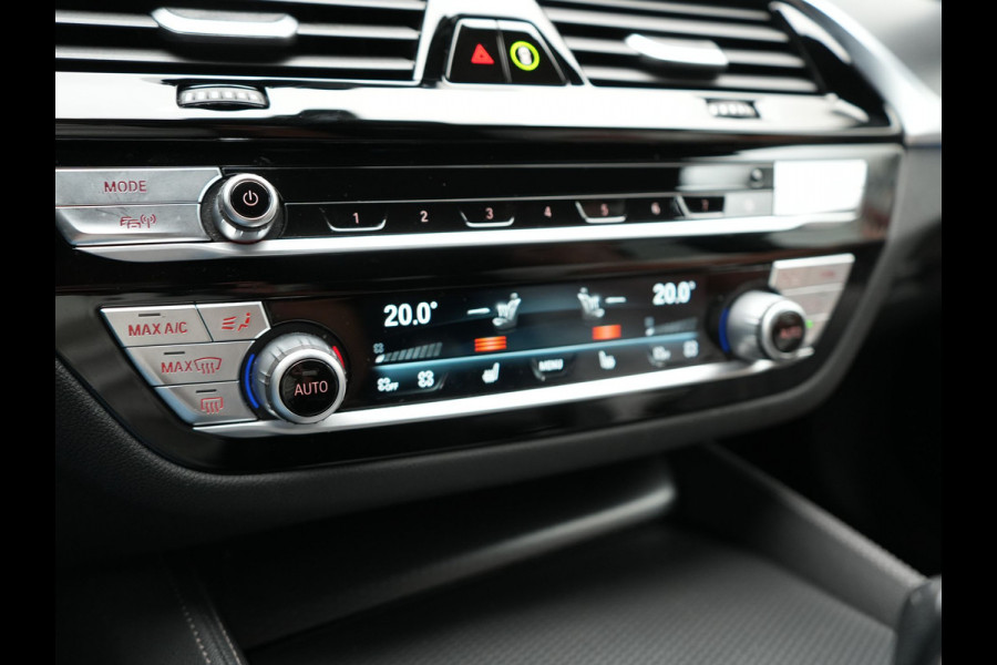 BMW 5 Serie Touring 530e M Sport PHEV 293pk Dealer O.H. | Trekhaak Af Fabriek | Adaptive Cruise | Head Up | Laser LED | Harman / Kardon | Camera | Lederen Sportstoelen & Stuur Verwarmd | Sfeerverlichting | Keyless | Blis | Apple Carplay | DAB | 18"L.M | Plug In Hybrid |
