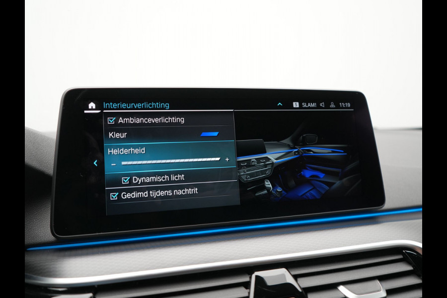 BMW 5 Serie Touring 530e M Sport PHEV 293pk Dealer O.H. | Trekhaak Af Fabriek | Adaptive Cruise | Head Up | Laser LED | Harman / Kardon | Camera | Lederen Sportstoelen & Stuur Verwarmd | Sfeerverlichting | Keyless | Blis | Apple Carplay | DAB | 18"L.M | Plug In Hybrid |