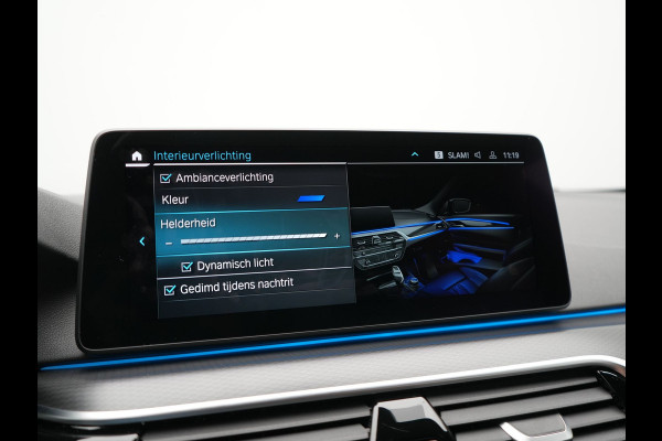 BMW 5 Serie Touring 530e M Sport PHEV 293pk Dealer O.H. | Trekhaak Af Fabriek | Adaptive Cruise | Head Up | Laser LED | Harman / Kardon | Camera | Lederen Sportstoelen & Stuur Verwarmd | Sfeerverlichting | Keyless | Blis | Apple Carplay | DAB | 18"L.M | Plug In Hybrid |