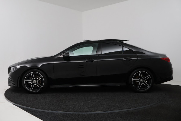 Mercedes-Benz CLA-Klasse 180 AMG Line (PANORAMADAK, STOELVERWARMING, SFEERVERLICHTING, CAMERA, CRUISE ADAPTIEF)
