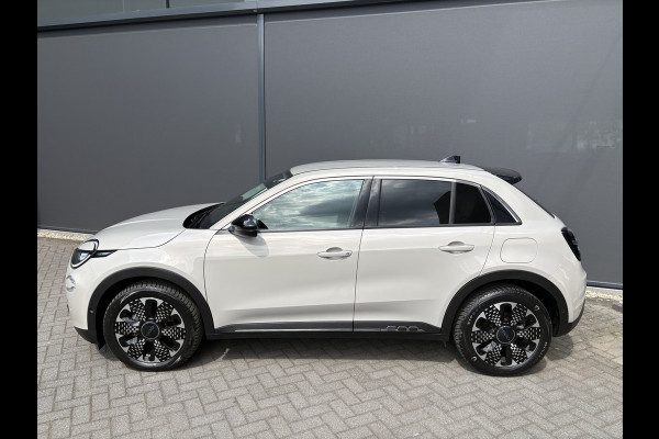 Fiat 600E La Prima 54 kWh Achteruitrijcamera - Apple carplay - Draadloze telefoonoplader - Parkeersensoren - Navigatie - Airco - Stoelverwarming - Voorstoelen met massagefunctie - Licht metalen velgen 18 inch - Keyles Cruise control - Dodehoek detector - Extra getint glas achter - Regensensor - Led verlichting - Stuur multifunctioneel