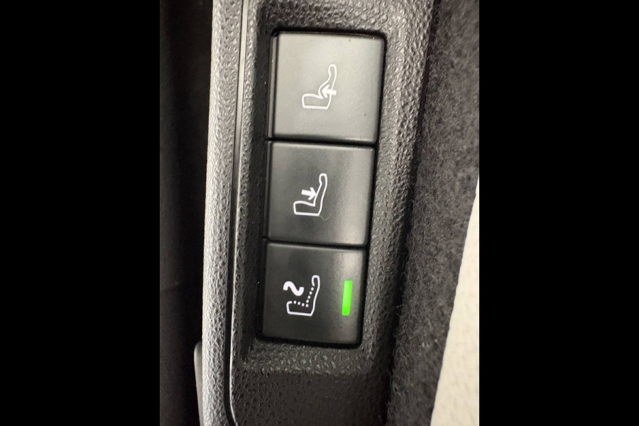 Fiat 600E La Prima 54 kWh Achteruitrijcamera - Apple carplay - Draadloze telefoonoplader - Parkeersensoren - Navigatie - Airco - Stoelverwarming - Voorstoelen met massagefunctie - Licht metalen velgen 18 inch - Keyles Cruise control - Dodehoek detector - Extra getint glas achter - Regensensor - Led verlichting - Stuur multifunctioneel
