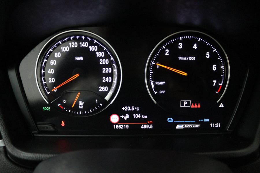 BMW X1 XDrive25e Business Edition Plus (STOELVERWARMING, HEAD-UP DISPLAY, NAVIGATIE, DEALER ONDERHOUDEN)