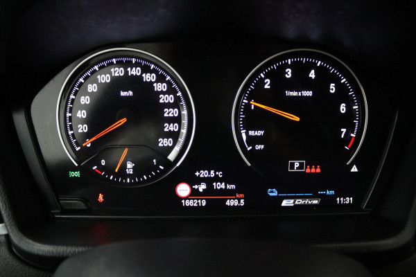 BMW X1 XDrive25e Business Edition Plus (STOELVERWARMING, HEAD-UP DISPLAY, NAVIGATIE, DEALER ONDERHOUDEN)