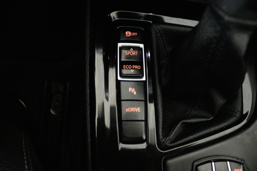 BMW X1 XDrive25e Business Edition Plus (STOELVERWARMING, HEAD-UP DISPLAY, NAVIGATIE, DEALER ONDERHOUDEN)