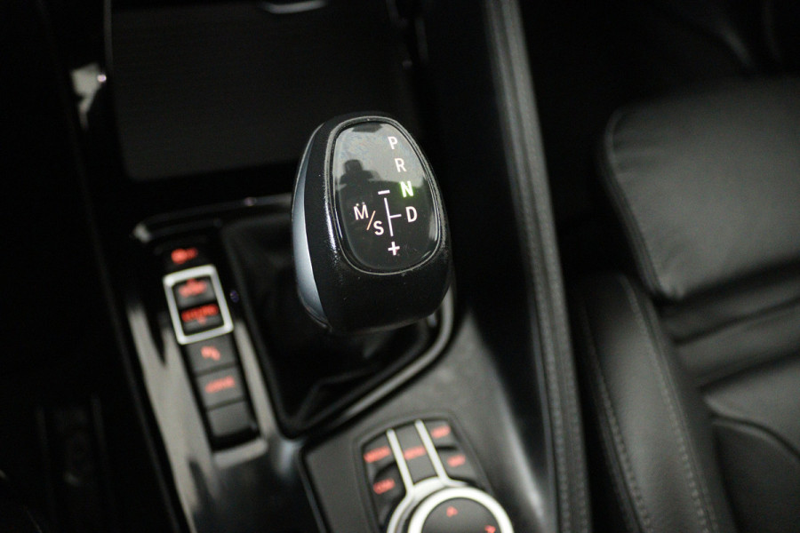 BMW X1 XDrive25e Business Edition Plus (STOELVERWARMING, HEAD-UP DISPLAY, NAVIGATIE, DEALER ONDERHOUDEN)