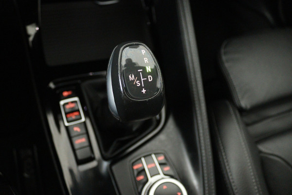 BMW X1 XDrive25e Business Edition Plus (STOELVERWARMING, HEAD-UP DISPLAY, NAVIGATIE, DEALER ONDERHOUDEN)