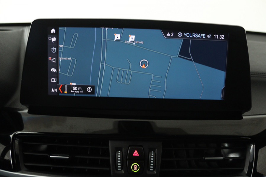 BMW X1 XDrive25e Business Edition Plus (STOELVERWARMING, HEAD-UP DISPLAY, NAVIGATIE, DEALER ONDERHOUDEN)