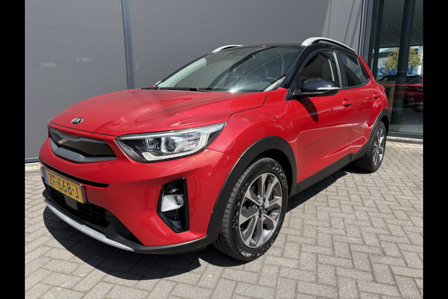Kia Stonic 1.0 T-GDi DynamicPlusLine Achteruitrijcamera - Airco - Parkeersensor achter - Navigatie - Cruise control - Dakrails - keyless entry and start - Elektrische ramen - Radio - Mistlampen - Bluetooth - Licht metalen velgen Start/stop systeem - Elektrische ramen - Stuur multifunctioneel