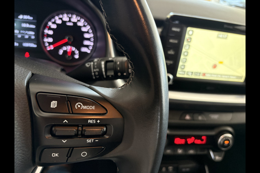 Kia Stonic 1.0 T-GDi DynamicPlusLine Achteruitrijcamera - Airco - Parkeersensor achter - Navigatie - Cruise control - Dakrails - keyless entry and start - Elektrische ramen - Radio - Mistlampen - Bluetooth - Licht metalen velgen Start/stop systeem - Elektrische ramen - Stuur multifunctioneel