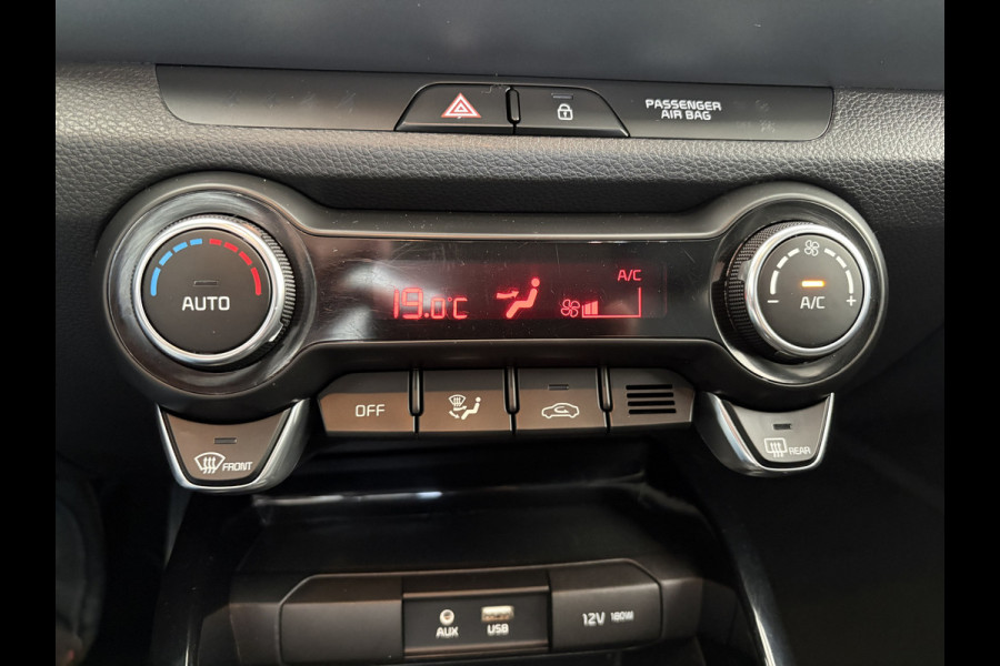 Kia Stonic 1.0 T-GDi DynamicPlusLine Achteruitrijcamera - Airco - Parkeersensor achter - Navigatie - Cruise control - Dakrails - keyless entry and start - Elektrische ramen - Radio - Mistlampen - Bluetooth - Licht metalen velgen Start/stop systeem - Elektrische ramen - Stuur multifunctioneel