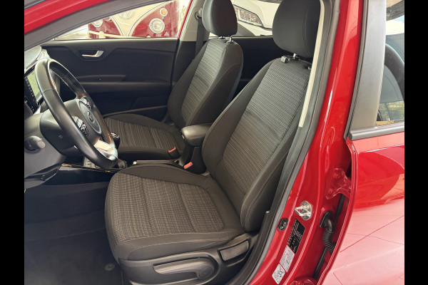 Kia Stonic 1.0 T-GDi DynamicPlusLine Achteruitrijcamera - Airco - Parkeersensor achter - Navigatie - Cruise control - Dakrails - keyless entry and start - Elektrische ramen - Radio - Mistlampen - Bluetooth - Licht metalen velgen Start/stop systeem - Elektrische ramen - Stuur multifunctioneel
