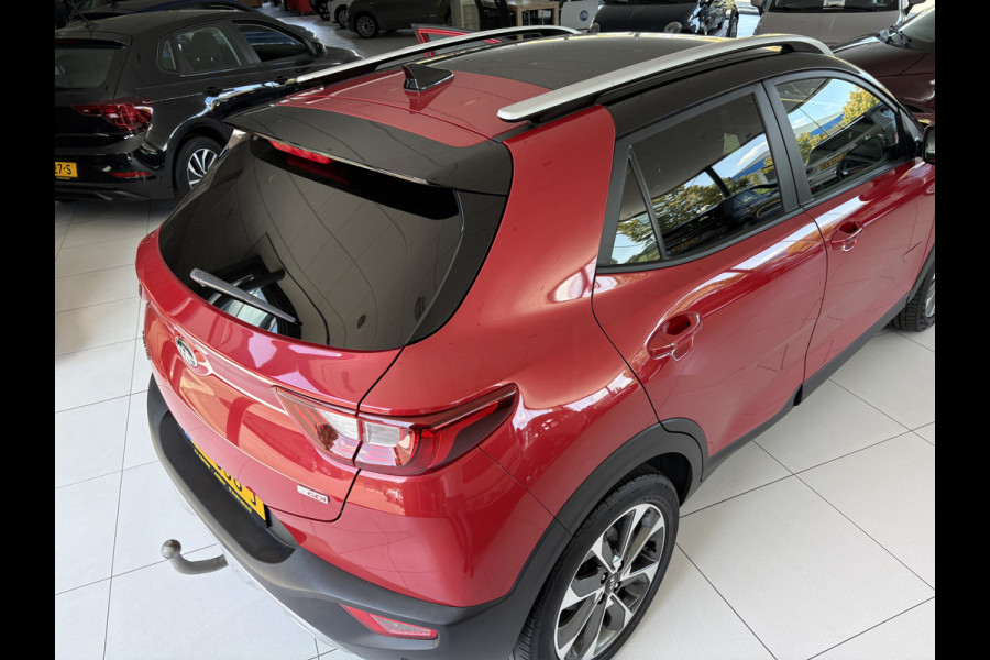 Kia Stonic 1.0 T-GDi DynamicPlusLine Achteruitrijcamera - Airco - Parkeersensor achter - Navigatie - Cruise control - Dakrails - keyless entry and start - Elektrische ramen - Radio - Mistlampen - Bluetooth - Licht metalen velgen Start/stop systeem - Elektrische ramen - Stuur multifunctioneel