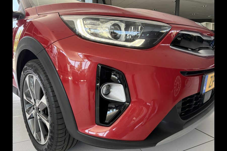 Kia Stonic 1.0 T-GDi DynamicPlusLine Achteruitrijcamera - Airco - Parkeersensor achter - Navigatie - Cruise control - Dakrails - keyless entry and start - Elektrische ramen - Radio - Mistlampen - Bluetooth - Licht metalen velgen Start/stop systeem - Elektrische ramen - Stuur multifunctioneel