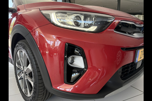 Kia Stonic 1.0 T-GDi DynamicPlusLine Achteruitrijcamera - Airco - Parkeersensor achter - Navigatie - Cruise control - Dakrails - keyless entry and start - Elektrische ramen - Radio - Mistlampen - Bluetooth - Licht metalen velgen Start/stop systeem - Elektrische ramen - Stuur multifunctioneel