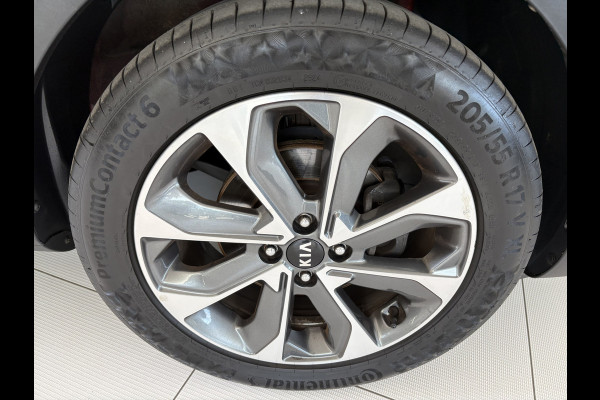 Kia Stonic 1.0 T-GDi DynamicPlusLine Achteruitrijcamera - Airco - Parkeersensor achter - Navigatie - Cruise control - Dakrails - keyless entry and start - Elektrische ramen - Radio - Mistlampen - Bluetooth - Licht metalen velgen Start/stop systeem - Elektrische ramen - Stuur multifunctioneel