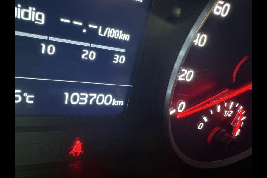 Kia Stonic 1.0 T-GDi DynamicPlusLine Achteruitrijcamera - Airco - Parkeersensor achter - Navigatie - Cruise control - Dakrails - keyless entry and start - Elektrische ramen - Radio - Mistlampen - Bluetooth - Licht metalen velgen Start/stop systeem - Elektrische ramen - Stuur multifunctioneel