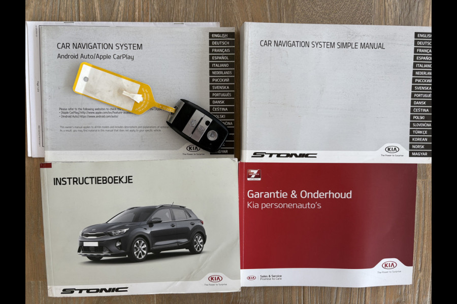Kia Stonic 1.0 T-GDi DynamicPlusLine Achteruitrijcamera - Airco - Parkeersensor achter - Navigatie - Cruise control - Dakrails - keyless entry and start - Elektrische ramen - Radio - Mistlampen - Bluetooth - Licht metalen velgen Start/stop systeem - Elektrische ramen - Stuur multifunctioneel