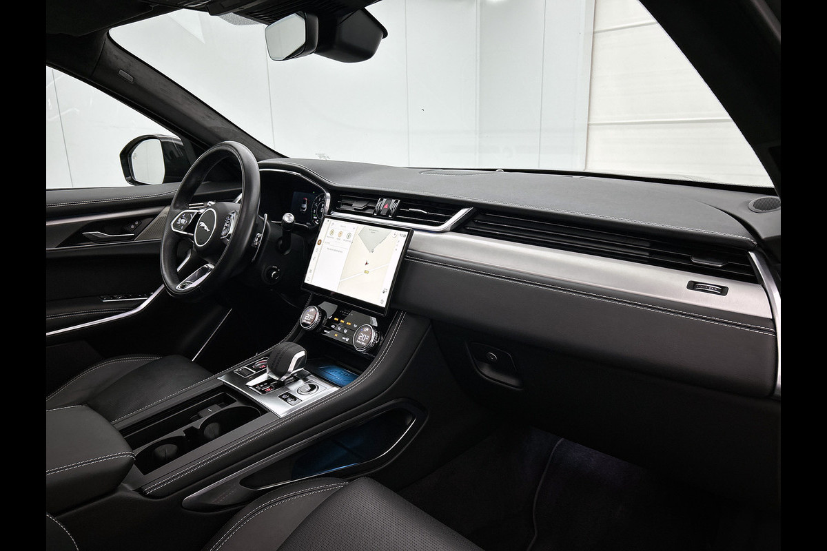 Jaguar F-Pace 2.0 P400e PHEV AWD. R-Dynamic HSE / Panoramadak / Leder-luxe / Pdc.+Camera / Navigatie / Hot-Cold Climate Pack / Surround Sound system / Apk 03-2027