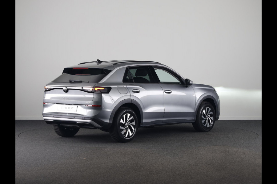 Volkswagen T-Roc Limited Edition 1.5 eTSI 85 kW / 116 PK SUV 7 vers / Getinte ramen / Carplay / 16 Inch